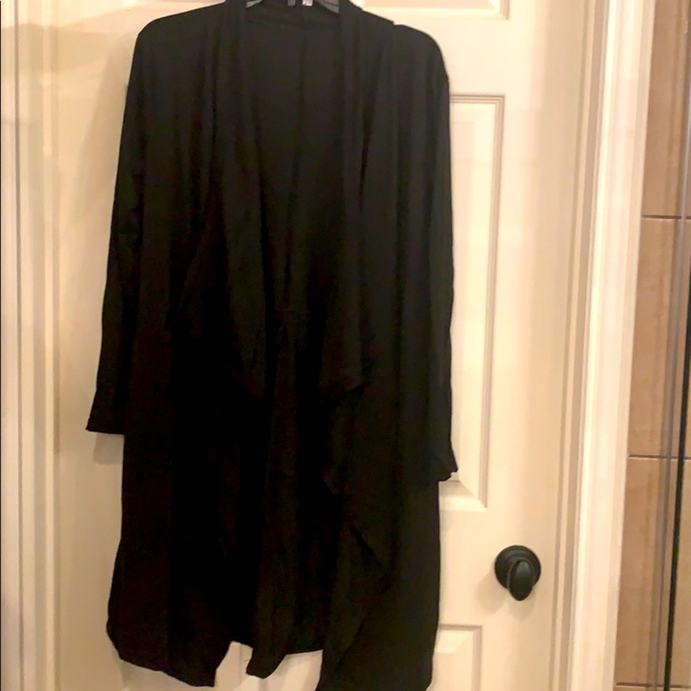 Black cardigan with pockets and back slit